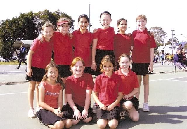 http://i847.photobucket.com/albums/ab33/helenaJ2009/vivisnetballteam-1.jpg?t=1251964231