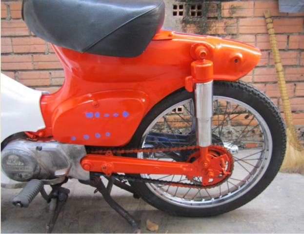 Honda Cub 81 độ Bobber 2 màu độc đáo