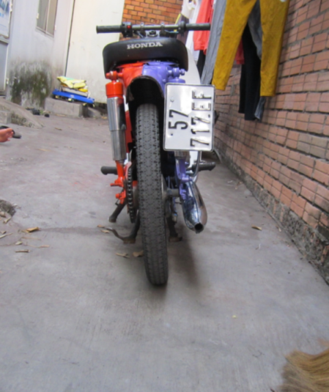 Honda Cub 81 độ Bobber 2 màu độc đáo