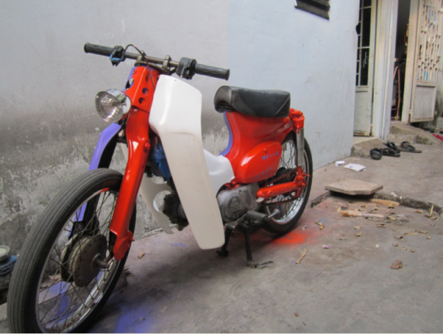 Honda Cub 81 độ Bobber 2 màu độc đáo