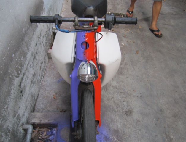 Honda Cub 81 độ Bobber 2 màu độc đáo