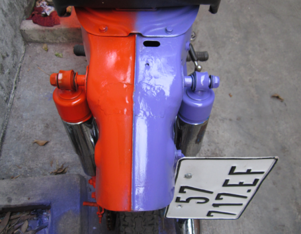 Honda Cub 81 độ Bobber 2 màu độc đáo