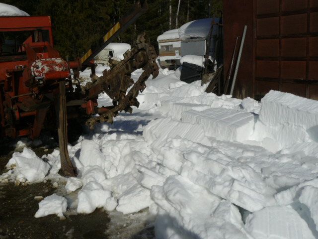 roofsnowavalanch004_zps02b31def.jpg