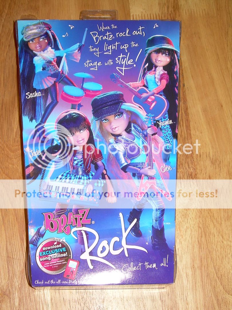 BRATZ ROCK CLOE Fashion Doll NIB Glow in the Dark Bands  