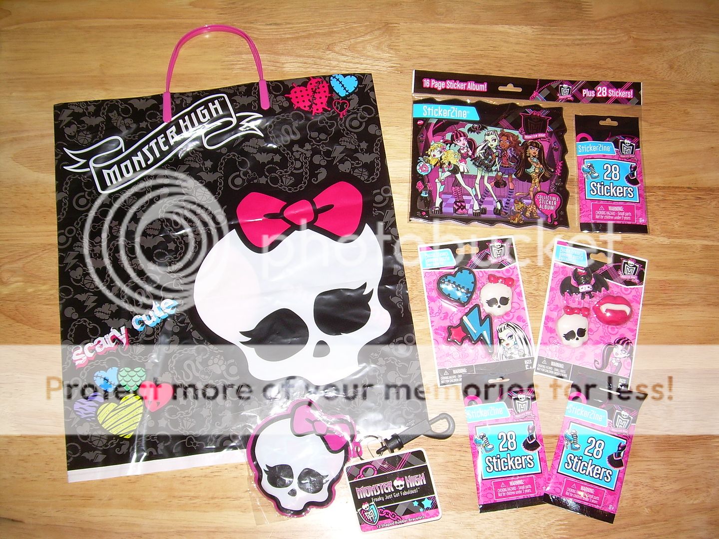   HALLOWEEN TRICK OR TREAT Loot Bag + ERASERS STICKERS BRACELETS  