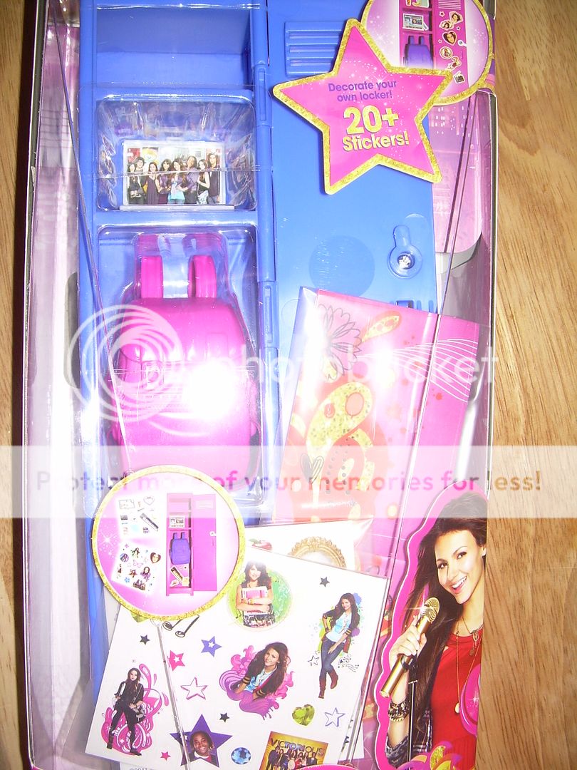 Spin Master 2011 Nickelodeon Victorious Tori Doll Locker Decorator Kit