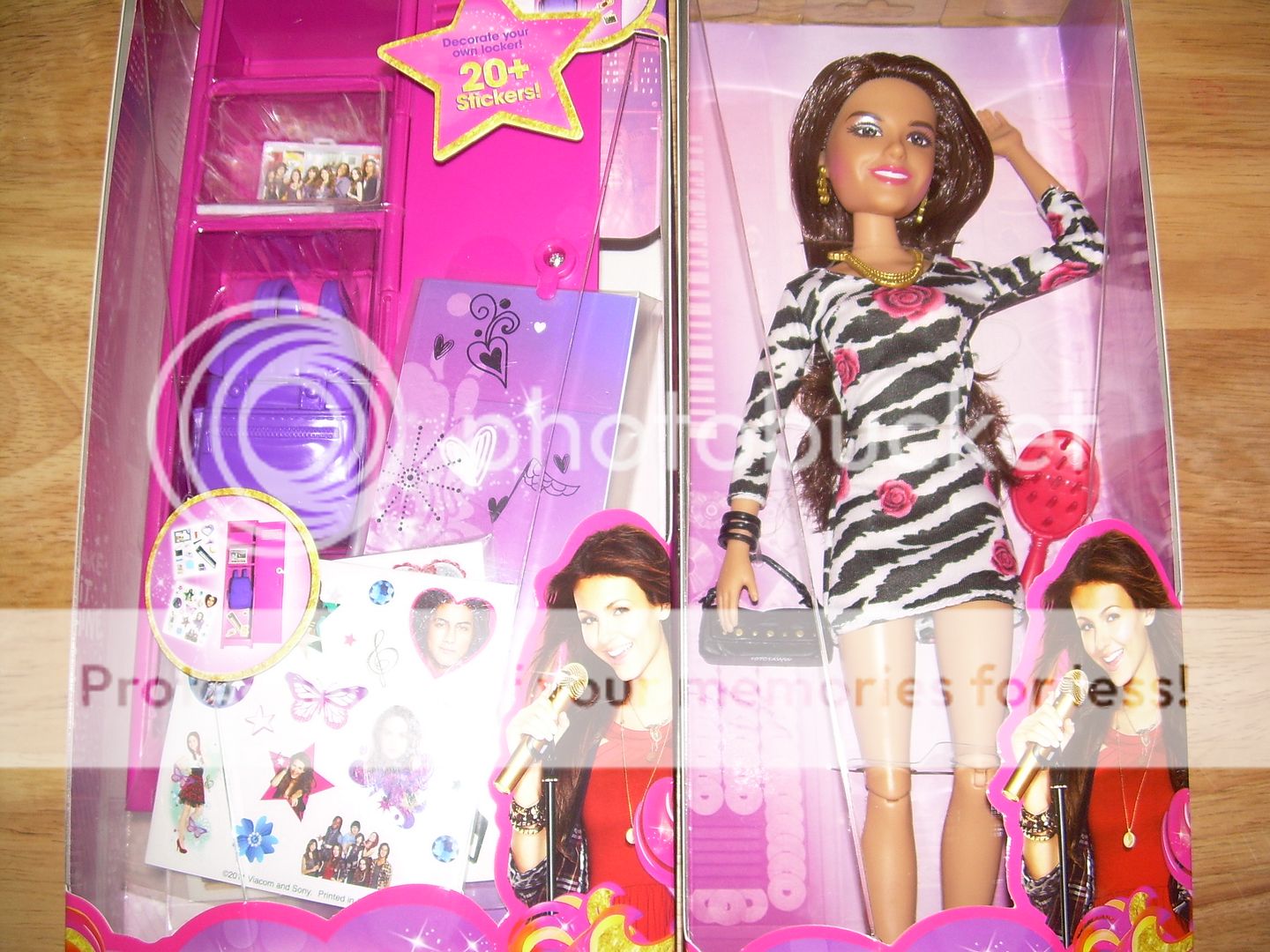   Nickelodeon VICTORIOUS TORI DOLL & LOCKER DECORATOR KIT HTF  