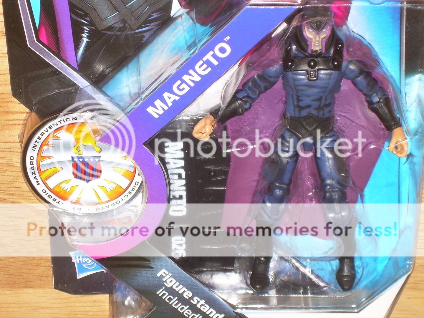   UNIVERSE Series 3 MAGNETO #026 X Men Comics Action Figure  