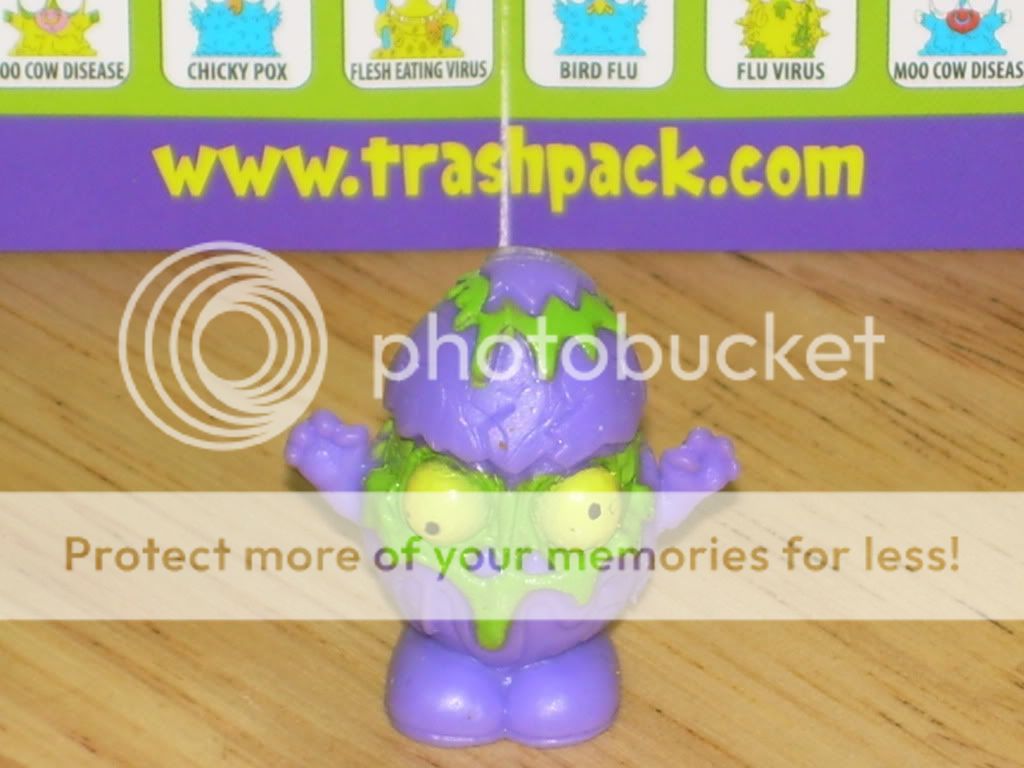 Moose 2011 The Trash Pack Purple GARBAGE EGG 020 Grubz Trashie Figure 