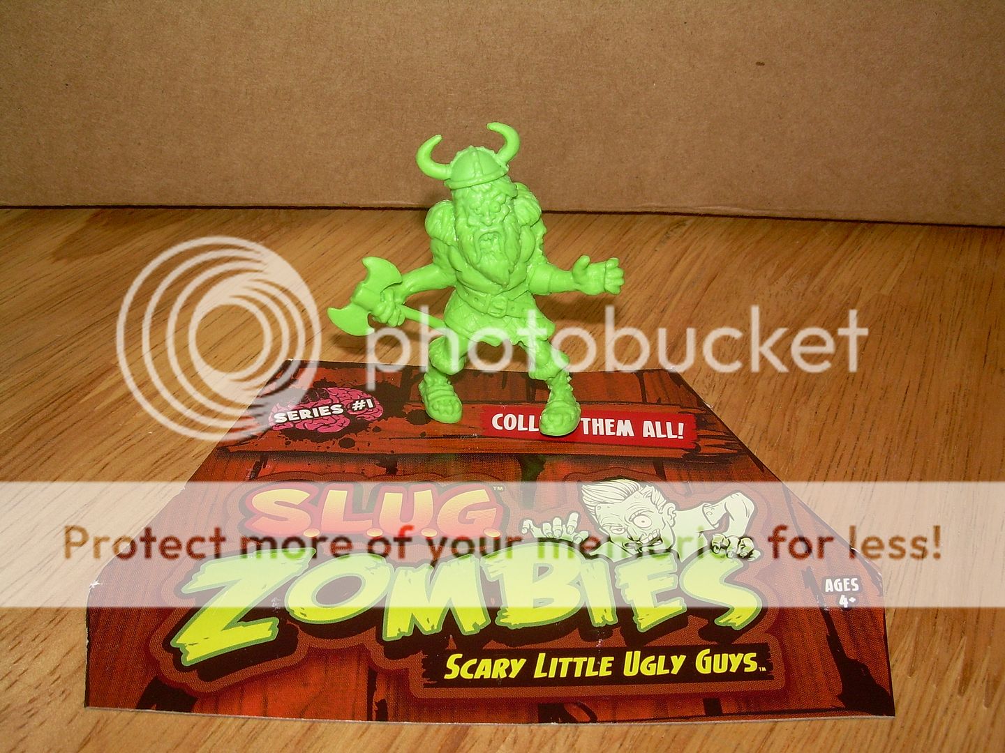 Jakks S.L.U.G. ZOMBIES Series 1 ERIK THE DEAD Scary Little Ugly Guys 