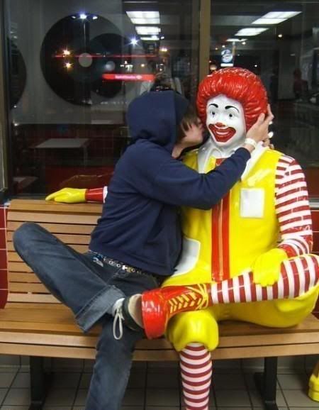 Me Kissing Ronald McDonald ^_^ I Love That Guy Pictures, Images ...